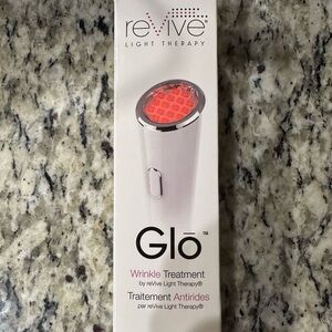 Glo Skin Beauty Wrinkle Treatment Device - Silver and Red